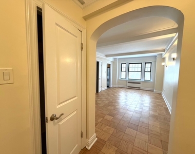 95 Christopher Street - Photo Thumbnail 3