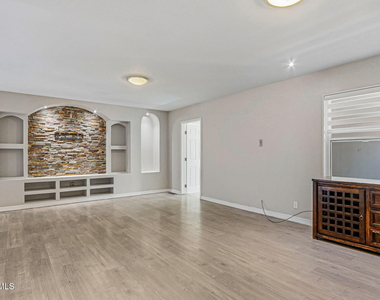 4312 Wallington Drive - Photo Thumbnail 15