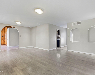 4312 Wallington Drive - Photo Thumbnail 17