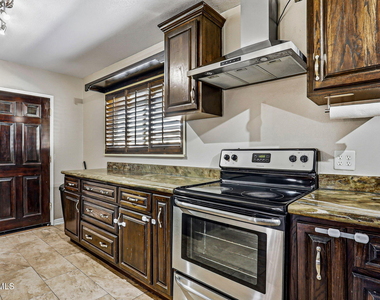 4312 Wallington Drive - Photo Thumbnail 6
