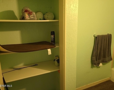 701 W Yandell Drive - Photo Thumbnail 11
