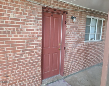 701 W Yandell Drive - Photo Thumbnail 1