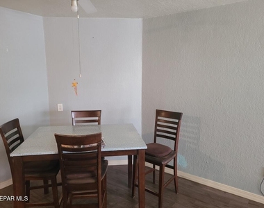 701 W Yandell Drive - Photo Thumbnail 4