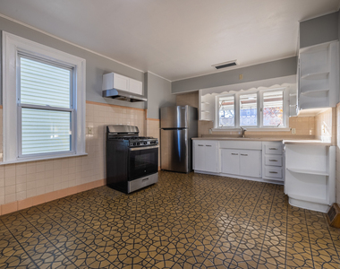 216 Howard Avenue - Photo Thumbnail 8