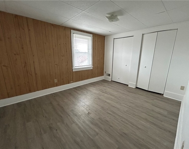 19 Singer Ave - Photo Thumbnail 3