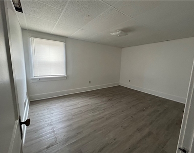 19 Singer Ave - Photo Thumbnail 7