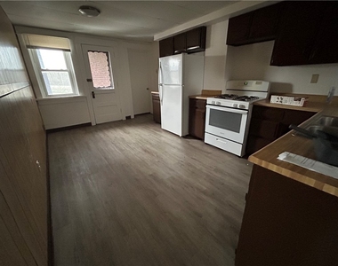 19 Singer Ave - Photo Thumbnail 5