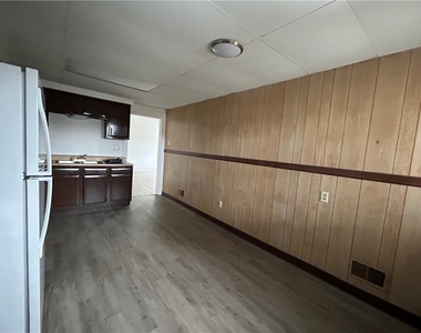 19 Singer Ave - Photo Thumbnail 6