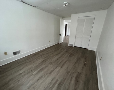 19 Singer Ave - Photo Thumbnail 11
