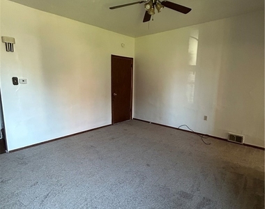 208 W Elizabeth St. - Photo Thumbnail 4