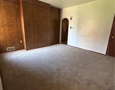 208 W Elizabeth St. - Photo Thumbnail 8