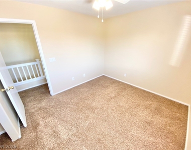 5828 Fern Gully Way - Photo Thumbnail 11