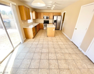 5828 Fern Gully Way - Photo Thumbnail 4