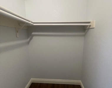 4200 S Valley View Boulevard - Photo Thumbnail 12