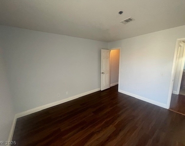 4200 S Valley View Boulevard - Photo Thumbnail 15