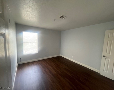 4200 S Valley View Boulevard - Photo Thumbnail 14