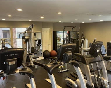 4200 S Valley View Boulevard - Photo Thumbnail 21