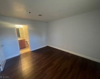 4200 S Valley View Boulevard - Photo Thumbnail 11