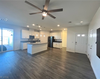 1533 Franklin Lane - Photo Thumbnail 6