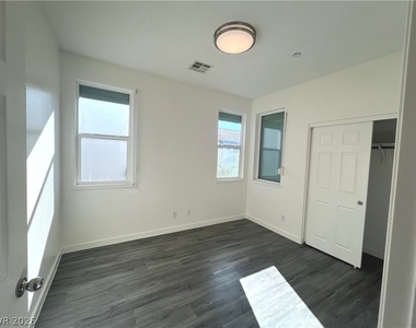 1533 Franklin Lane - Photo Thumbnail 38
