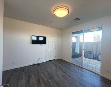 1533 Franklin Lane - Photo Thumbnail 24
