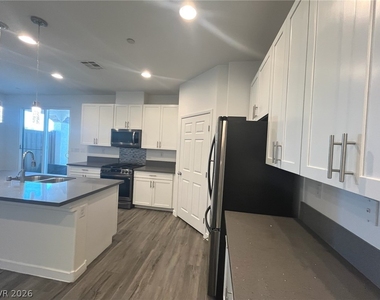 1533 Franklin Lane - Photo Thumbnail 14