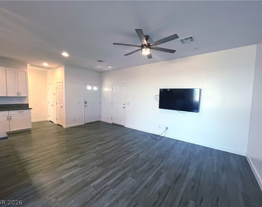 1533 Franklin Lane - Photo Thumbnail 4
