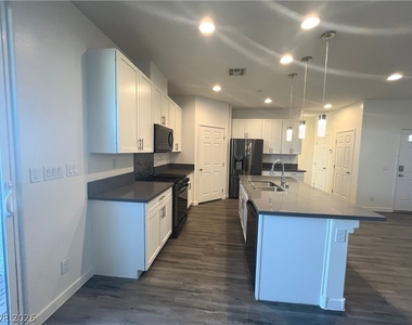 1533 Franklin Lane - Photo Thumbnail 16