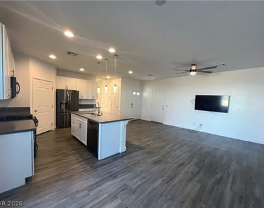 1533 Franklin Lane - Photo Thumbnail 5