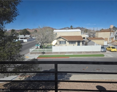 805 Utah Street - Photo Thumbnail 4