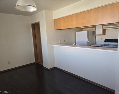 805 Utah Street - Photo Thumbnail 2