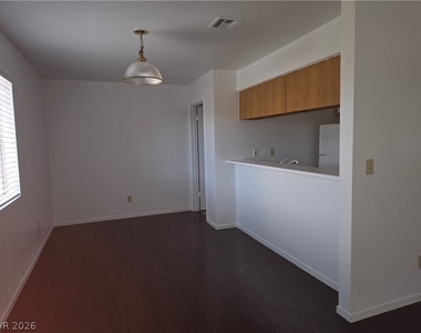 805 Utah Street - Photo Thumbnail 5