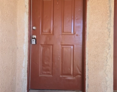 805 Utah Street - Photo Thumbnail 1