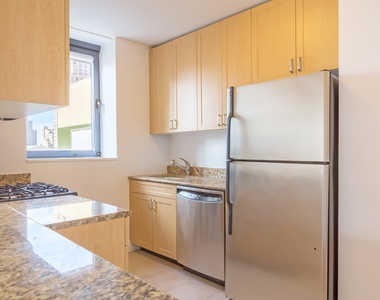 West 48th Street - Photo Thumbnail 1