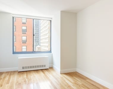 West 48th Street - Photo Thumbnail 2