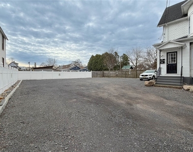 1015 White Place - Photo Thumbnail 2