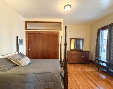 1015 White Place - Photo Thumbnail 11