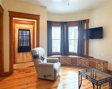 1015 White Place - Photo Thumbnail 3