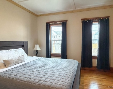 1017 White Place - Photo Thumbnail 21