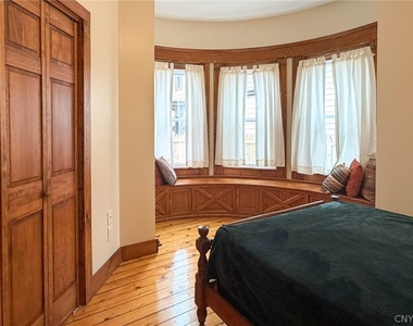 1017 White Place - Photo Thumbnail 15