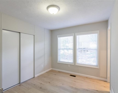 6140 Jones Road - Photo Thumbnail 8