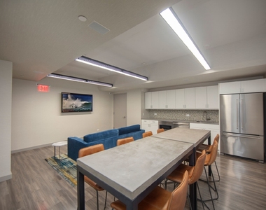 East 34st - Photo Thumbnail 6