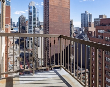 East 34st - Photo Thumbnail 3