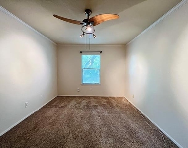 5759 Cedar Creek Drive - Photo Thumbnail 16