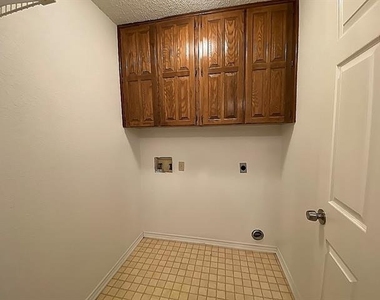3704 Fairhaven Drive - Photo Thumbnail 18