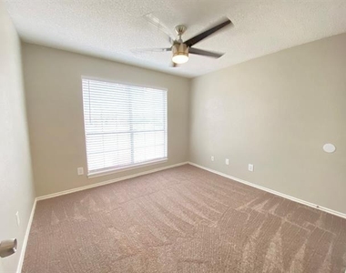 3704 Fairhaven Drive - Photo Thumbnail 14