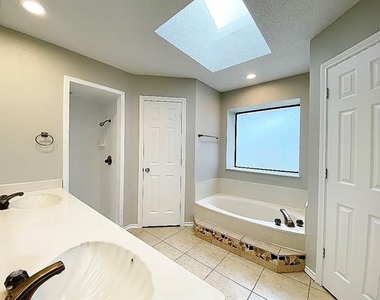 3704 Fairhaven Drive - Photo Thumbnail 10