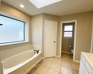3704 Fairhaven Drive - Photo Thumbnail 11