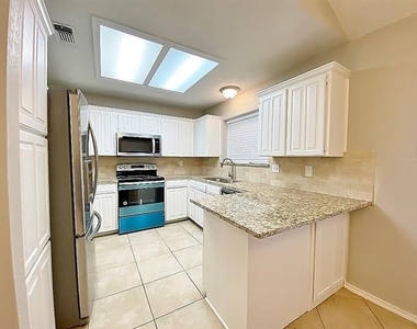 3704 Fairhaven Drive - Photo Thumbnail 7