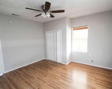 923 S Wine Street - Photo Thumbnail 4